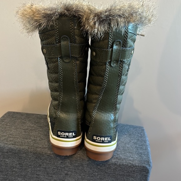 Like new! Sorel boots - Picture 2 of 3